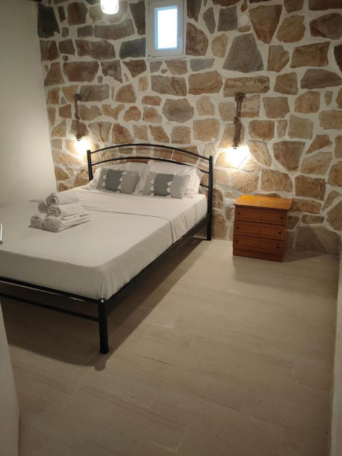 παραδοσιακό πέτρινο σπίτι * Nikiti (Sithonia)