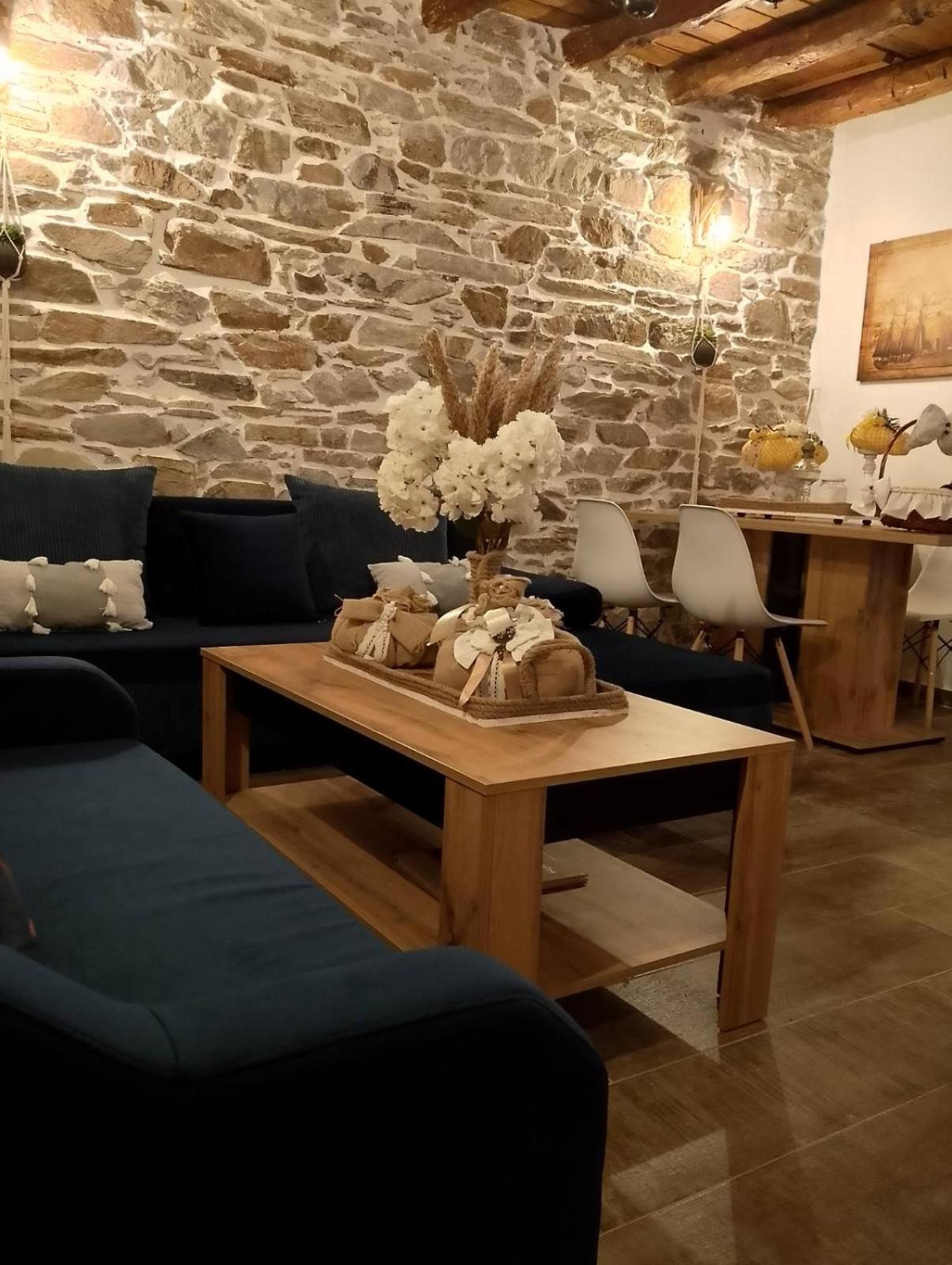 παραδοσιακό πέτρινο σπίτι